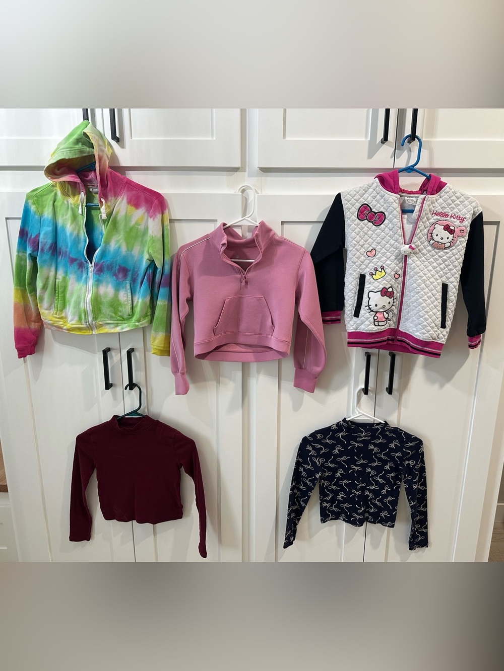 Hello Kitty, Gap, all in motion, & Tractor lot of 5 Girls medium/size 8 tops